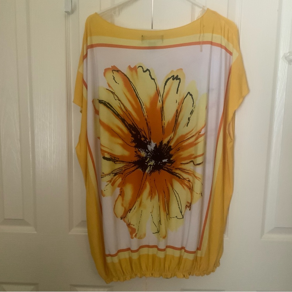 Isabella Rodriquez 2X - Bold Flower Top